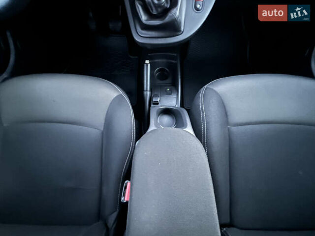 Білий Рено Кєнгу, об'ємом двигуна 1.5 л та пробігом 190 тис. км за 10800 $, фото 20 на Automoto.ua