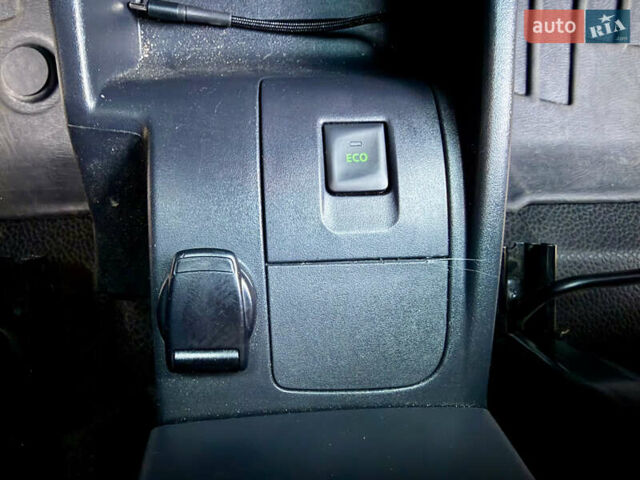 Белый Рено Кенгу, объемом двигателя 1.5 л и пробегом 201 тыс. км за 13700 $, фото 22 на Automoto.ua