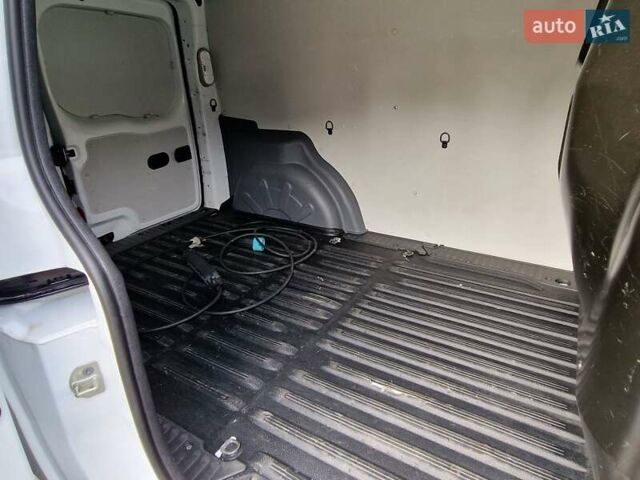 Білий Рено Кєнгу, об'ємом двигуна 0 л та пробігом 73 тис. км за 11800 $, фото 8 на Automoto.ua