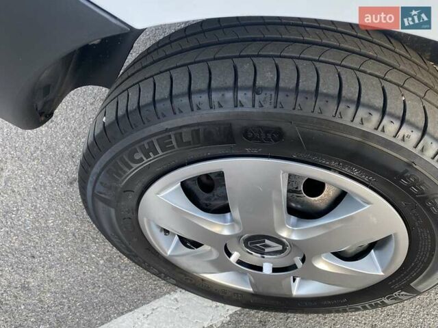 Білий Рено Кєнгу, об'ємом двигуна 0 л та пробігом 30 тис. км за 12500 $, фото 19 на Automoto.ua