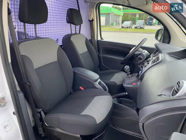 Білий Рено Кєнгу, об'ємом двигуна 1.5 л та пробігом 221 тис. км за 9700 $, фото 44 на Automoto.ua