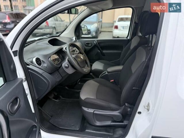 Белый Рено Кенгу, объемом двигателя 0 л и пробегом 61 тыс. км за 11900 $, фото 14 на Automoto.ua