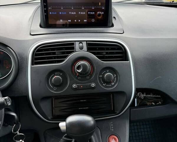 Білий Рено Кєнгу, об'ємом двигуна 0 л та пробігом 55 тис. км за 9333 $, фото 10 на Automoto.ua