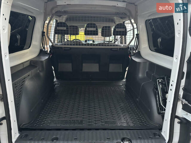 Белый Рено Кенгу, объемом двигателя 1.5 л и пробегом 138 тыс. км за 14700 $, фото 12 на Automoto.ua