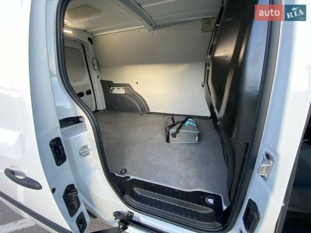 Білий Рено Кєнгу, об'ємом двигуна 0 л та пробігом 30 тис. км за 12500 $, фото 48 на Automoto.ua