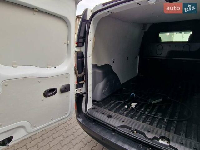Білий Рено Кєнгу, об'ємом двигуна 0 л та пробігом 73 тис. км за 11800 $, фото 9 на Automoto.ua