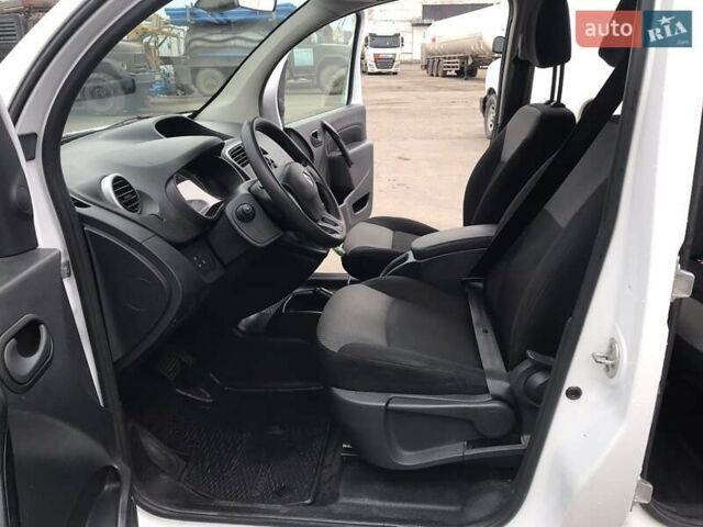 Белый Рено Кенгу, объемом двигателя 0 л и пробегом 135 тыс. км за 11855 $, фото 7 на Automoto.ua