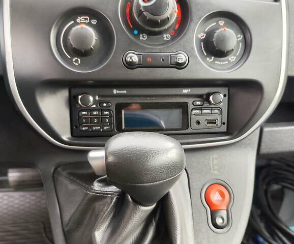 Белый Рено Кенгу, объемом двигателя 0 л и пробегом 16 тыс. км за 14700 $, фото 19 на Automoto.ua