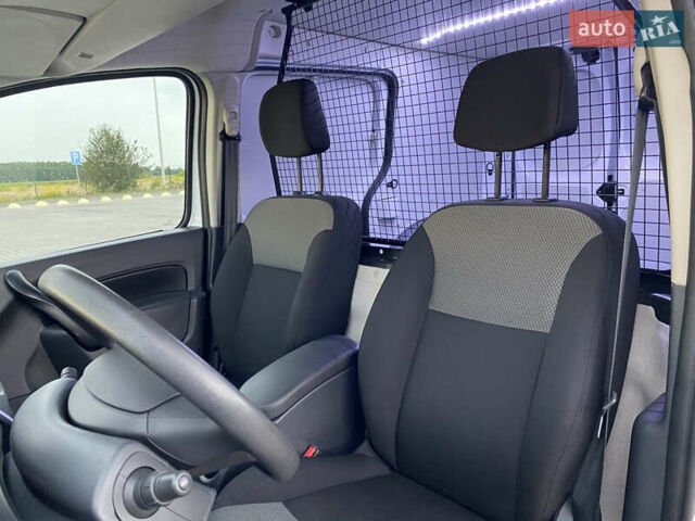 Білий Рено Кєнгу, об'ємом двигуна 1.5 л та пробігом 221 тис. км за 9700 $, фото 30 на Automoto.ua