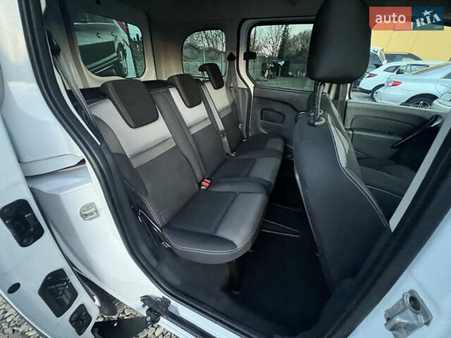 Білий Рено Кєнгу, об'ємом двигуна 1.5 л та пробігом 190 тис. км за 10800 $, фото 23 на Automoto.ua