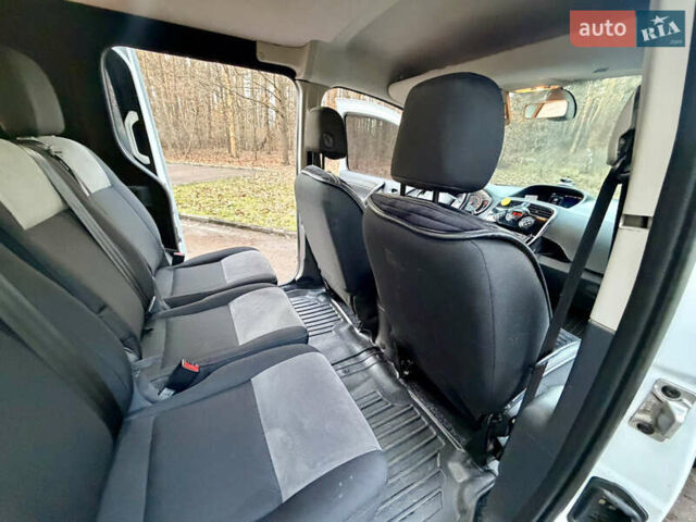 Белый Рено Кенгу, объемом двигателя 1.5 л и пробегом 201 тыс. км за 13700 $, фото 26 на Automoto.ua