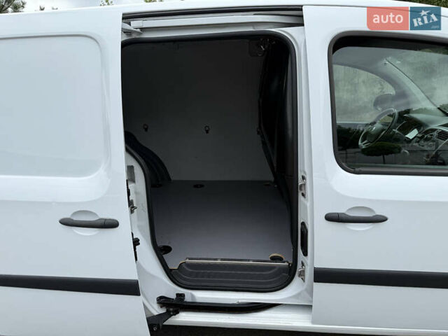 Белый Рено Кенгу, объемом двигателя 1.5 л и пробегом 210 тыс. км за 12300 $, фото 24 на Automoto.ua