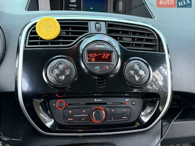 Белый Рено Кенгу, объемом двигателя 1.5 л и пробегом 201 тыс. км за 13700 $, фото 20 на Automoto.ua