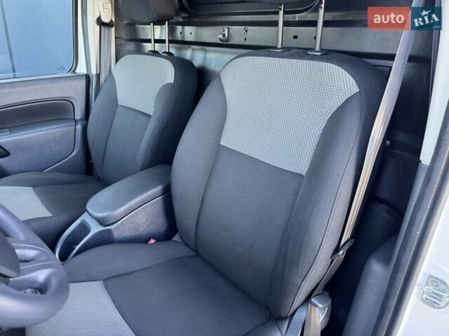 Белый Рено Кенгу, объемом двигателя 0 л и пробегом 39 тыс. км за 10500 $, фото 20 на Automoto.ua