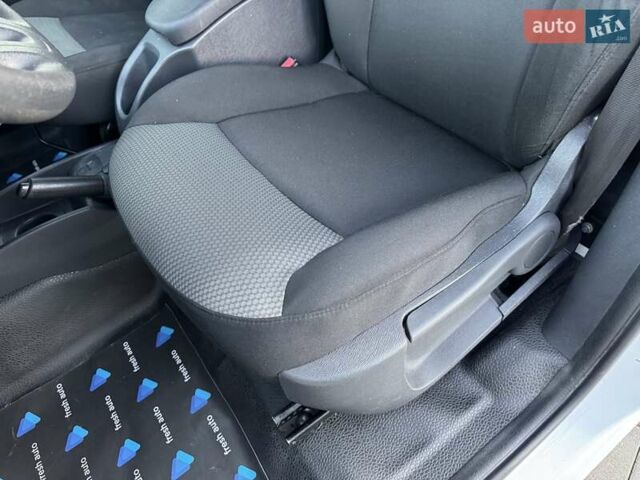 Білий Рено Кєнгу, об'ємом двигуна 0 л та пробігом 27 тис. км за 11999 $, фото 18 на Automoto.ua