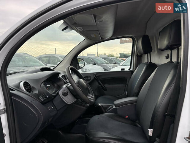 Белый Рено Кенгу, объемом двигателя 1.5 л и пробегом 140 тыс. км за 10900 $, фото 22 на Automoto.ua
