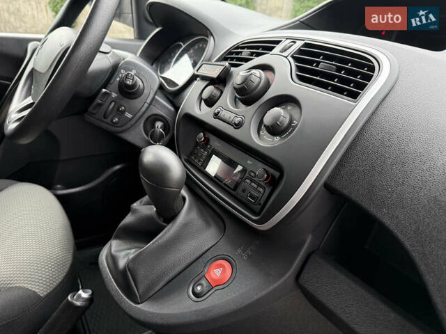 Белый Рено Кенгу, объемом двигателя 1.5 л и пробегом 210 тыс. км за 12300 $, фото 44 на Automoto.ua