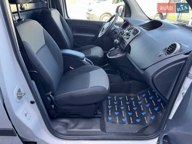 Белый Рено Кенгу, объемом двигателя 0 л и пробегом 39 тыс. км за 10500 $, фото 28 на Automoto.ua