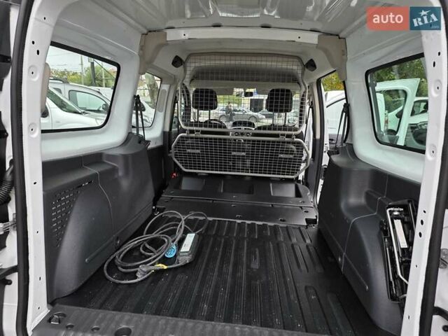 Рено Кенгу 2019 в Одессе на Automoto.ua Белый Рено Кенгу, объемом двигателя 0 л и пробегом 25 тыс. км за 14200 $, фото 30 на Automoto.ua