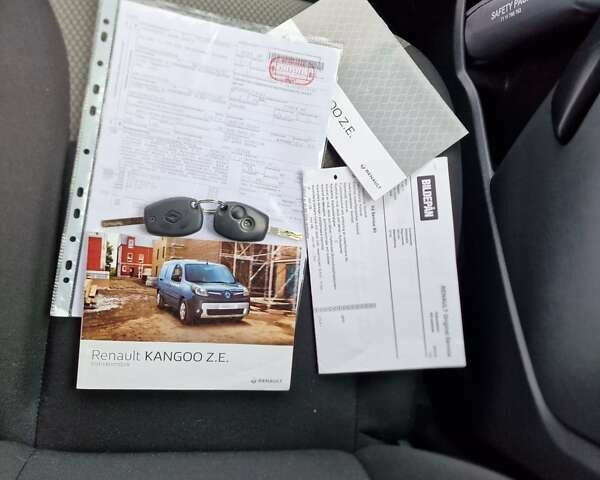 Білий Рено Кєнгу, об'ємом двигуна 0 л та пробігом 73 тис. км за 11800 $, фото 14 на Automoto.ua