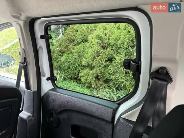 Белый Рено Кенгу, объемом двигателя 1.5 л и пробегом 230 тыс. км за 10750 $, фото 17 на Automoto.ua