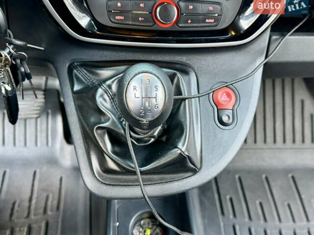 Белый Рено Кенгу, объемом двигателя 1.5 л и пробегом 201 тыс. км за 13700 $, фото 21 на Automoto.ua