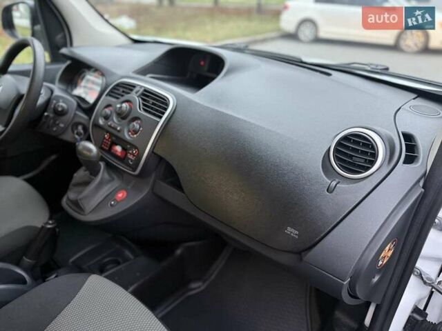 Белый Рено Кенгу, объемом двигателя 0 л и пробегом 61 тыс. км за 11900 $, фото 28 на Automoto.ua