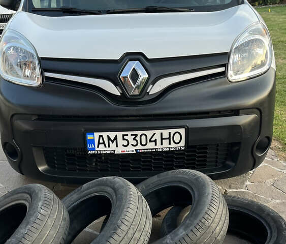 Белый Рено Кенгу, объемом двигателя 1.5 л и пробегом 233 тыс. км за 11750 $, фото 21 на Automoto.ua