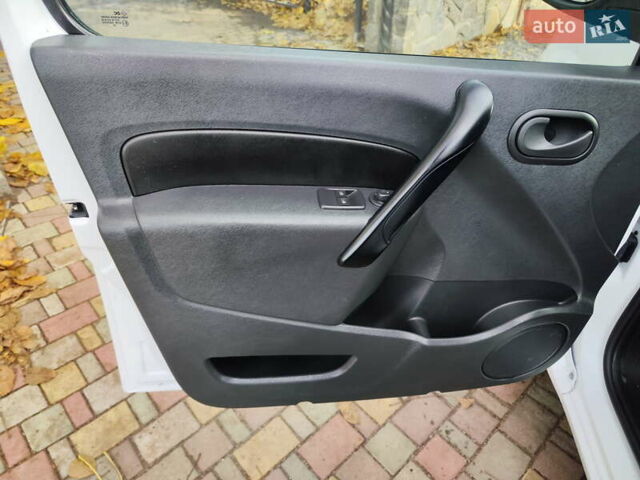 Белый Рено Кенгу, объемом двигателя 0 л и пробегом 16 тыс. км за 14700 $, фото 24 на Automoto.ua