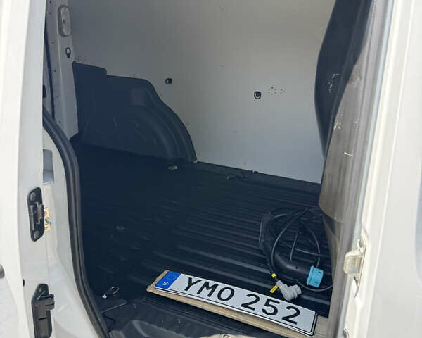Белый Рено Кенгу, объемом двигателя 0 л и пробегом 13 тыс. км за 12300 $, фото 36 на Automoto.ua