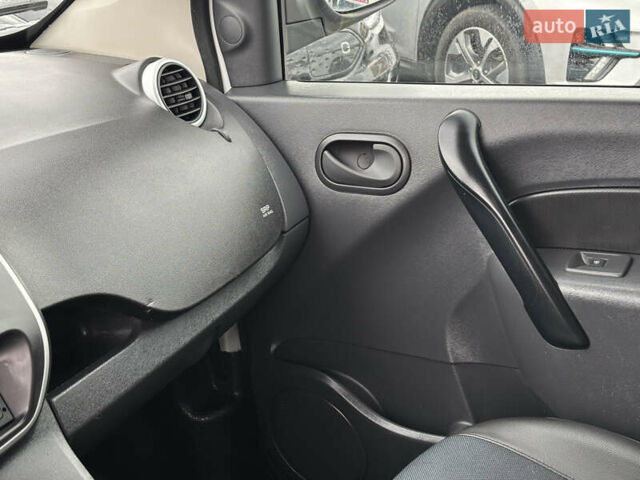 Белый Рено Кенгу, объемом двигателя 1.5 л и пробегом 140 тыс. км за 10900 $, фото 17 на Automoto.ua