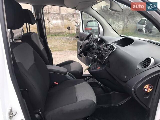 Белый Рено Кенгу, объемом двигателя 0 л и пробегом 135 тыс. км за 11855 $, фото 9 на Automoto.ua