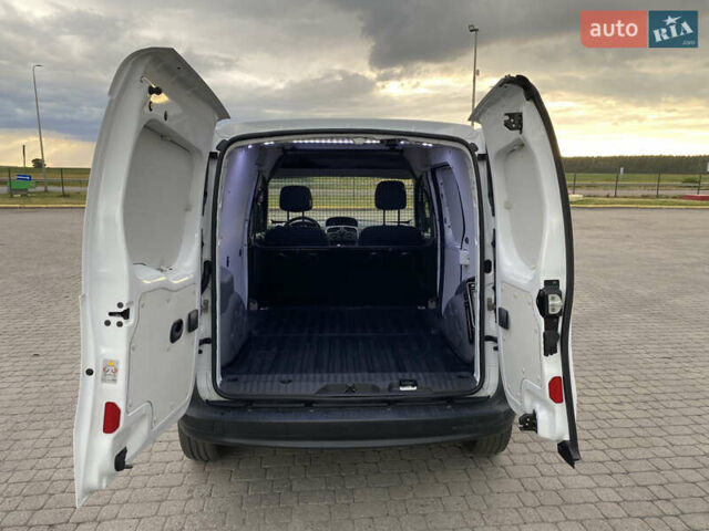 Білий Рено Кєнгу, об'ємом двигуна 1.5 л та пробігом 221 тис. км за 9700 $, фото 54 на Automoto.ua