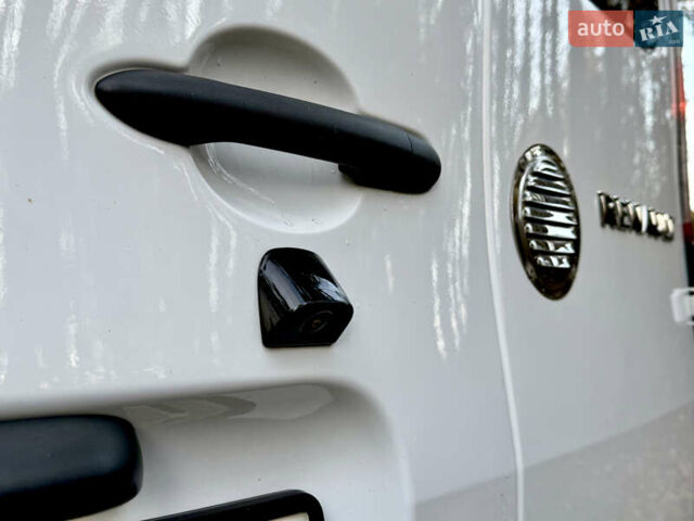 Белый Рено Кенгу, объемом двигателя 1.5 л и пробегом 201 тыс. км за 13700 $, фото 29 на Automoto.ua