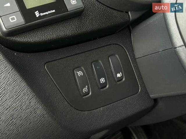 Белый Рено Кенгу, объемом двигателя 1.5 л и пробегом 140 тыс. км за 10900 $, фото 10 на Automoto.ua