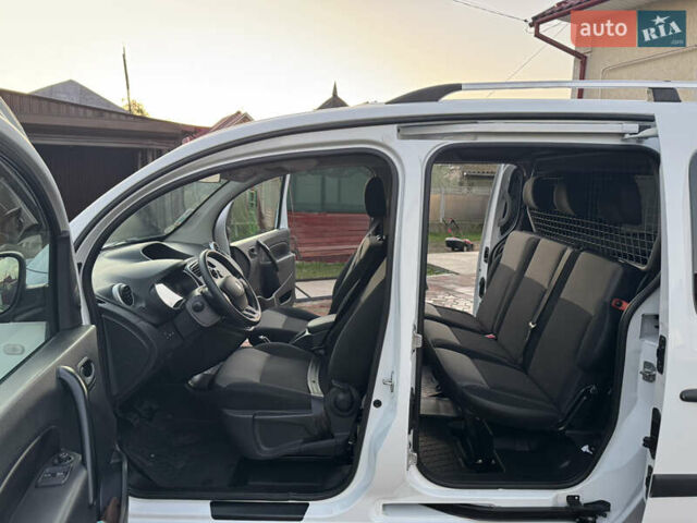 Белый Рено Кенгу, объемом двигателя 1.5 л и пробегом 138 тыс. км за 14700 $, фото 17 на Automoto.ua