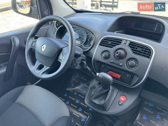 Белый Рено Кенгу, объемом двигателя 0 л и пробегом 39 тыс. км за 10500 $, фото 3 на Automoto.ua