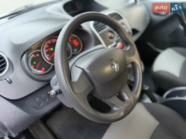 Белый Рено Кенгу, объемом двигателя 0 л и пробегом 61 тыс. км за 11900 $, фото 24 на Automoto.ua