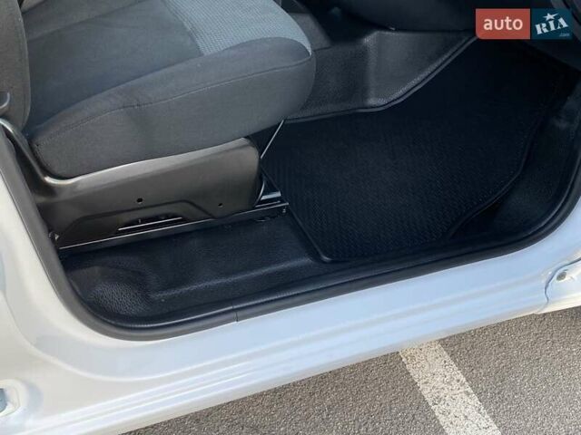 Білий Рено Кєнгу, об'ємом двигуна 0 л та пробігом 30 тис. км за 12500 $, фото 54 на Automoto.ua