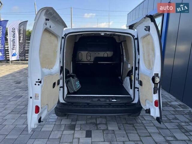 Белый Рено Кенгу, объемом двигателя 0 л и пробегом 39 тыс. км за 10500 $, фото 23 на Automoto.ua