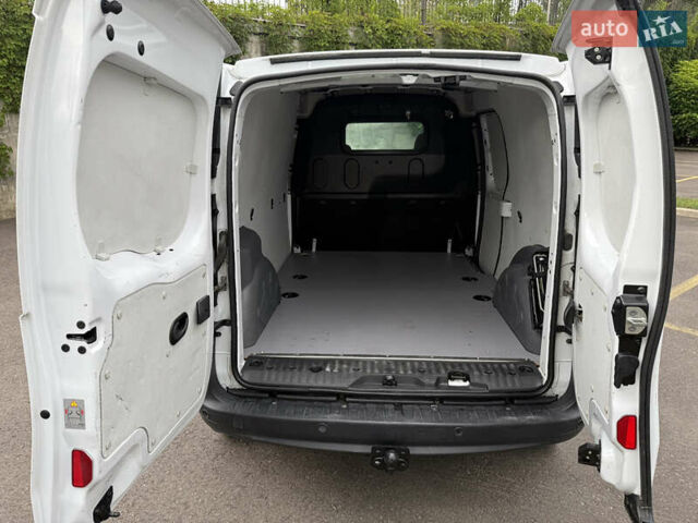 Белый Рено Кенгу, объемом двигателя 1.5 л и пробегом 210 тыс. км за 12300 $, фото 19 на Automoto.ua