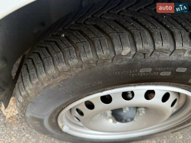 Білий Рено Кєнгу, об'ємом двигуна 0 л та пробігом 32 тис. км за 14900 $, фото 13 на Automoto.ua