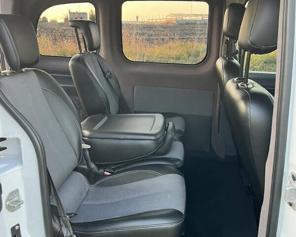 Белый Рено Кенгу, объемом двигателя 1.5 л и пробегом 233 тыс. км за 11750 $, фото 18 на Automoto.ua