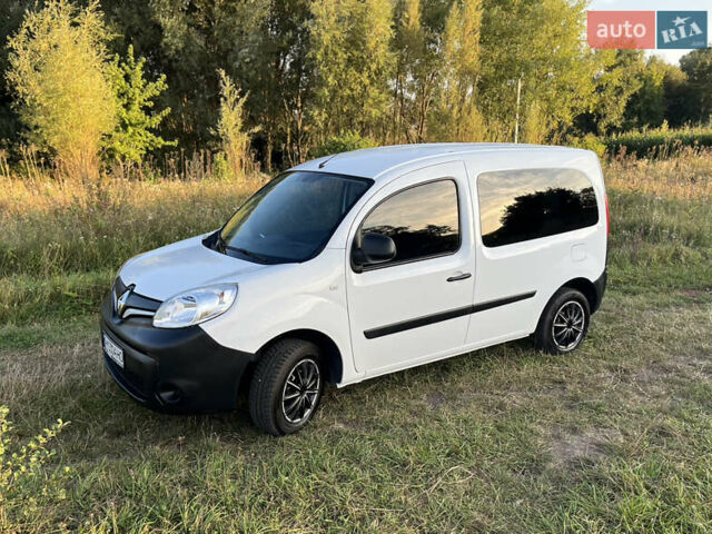 Белый Рено Кенгу, объемом двигателя 1.5 л и пробегом 233 тыс. км за 11750 $, фото 2 на Automoto.ua