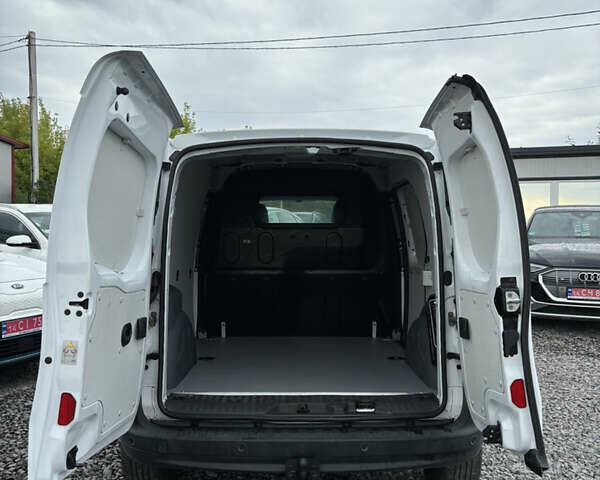 Белый Рено Кенгу, объемом двигателя 1.5 л и пробегом 140 тыс. км за 10900 $, фото 23 на Automoto.ua