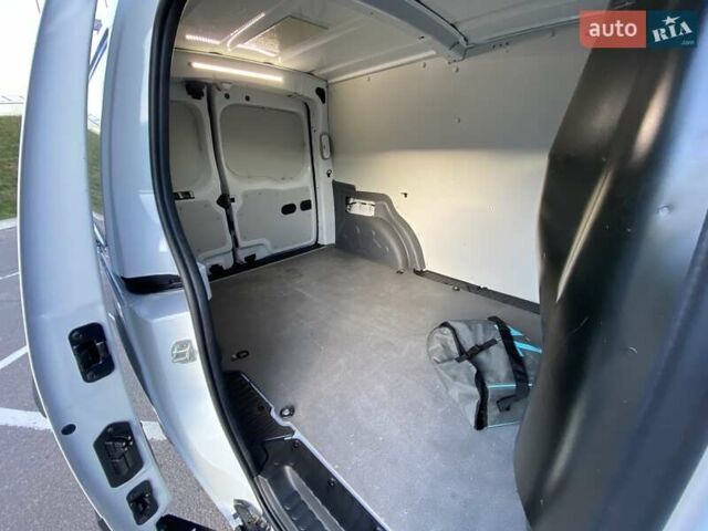Білий Рено Кєнгу, об'ємом двигуна 0 л та пробігом 30 тис. км за 12500 $, фото 52 на Automoto.ua