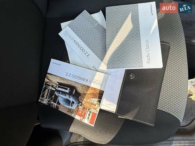 Білий Рено Кєнгу, об'ємом двигуна 0 л та пробігом 12 тис. км за 11300 $, фото 37 на Automoto.ua