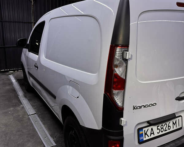 Белый Рено Кенгу, объемом двигателя 1.46 л и пробегом 190 тыс. км за 9600 $, фото 1 на Automoto.ua