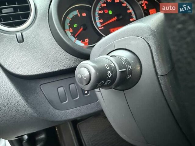 Белый Рено Кенгу, объемом двигателя 0 л и пробегом 61 тыс. км за 11900 $, фото 19 на Automoto.ua