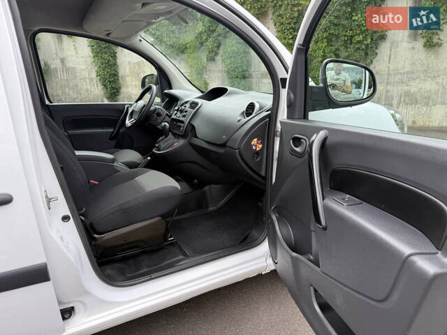 Белый Рено Кенгу, объемом двигателя 1.5 л и пробегом 210 тыс. км за 12300 $, фото 38 на Automoto.ua